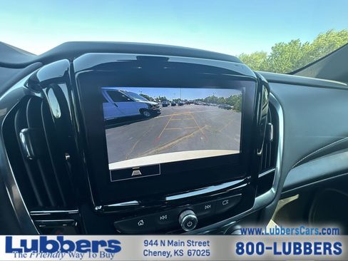 Used 2023 Chevrolet Traverse LT FWD image 17
