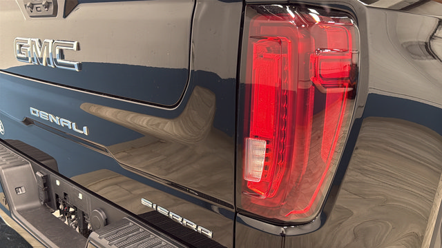 Used 2023 GMC Sierra 1500 Denali w/ Denali Reserve Package AWD/4WD image 38