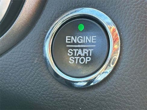 Used 2020 Ford Fusion SE image 31