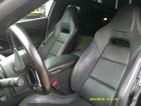 Used 2019 Chevrolet Corvette Stingray Coupe w/ Z51 1LT RWD image 9