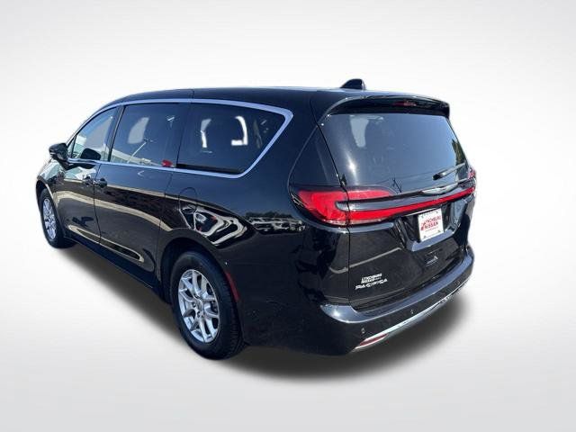 Used 2024 Chrysler Pacifica Touring-L FWD image 31