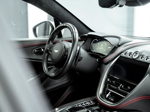 Used 2021 Aston Martin DBX AWD/4WD image 17