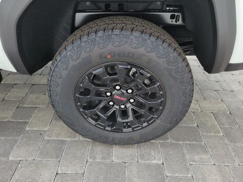 New 2026 GMC Canyon Elevation w/ Convenience Package RWD image 10