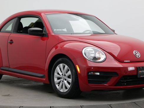 Used 2017 Volkswagen Beetle 1.8T Classic FWD image 3