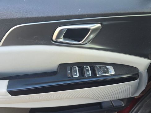 Used 2024 Kia Carnival LX image 21