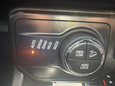 Used 2023 Jeep Renegade Trailhawk w/ Sun/Sound Group AWD/4WD image 17