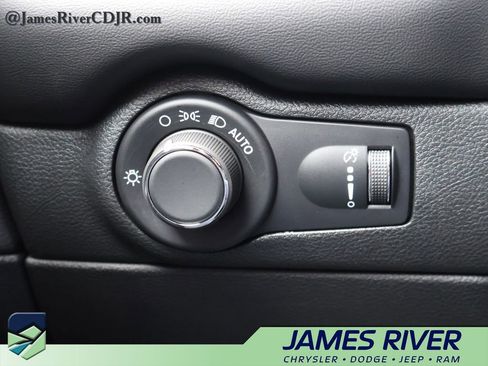 Used 2025 Dodge Durango GT AWD/4WD image 32