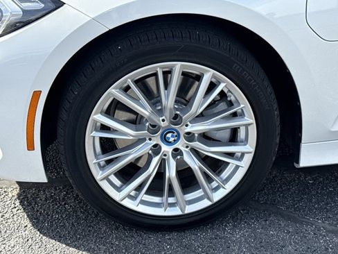 Used 2024 BMW 330e image 15