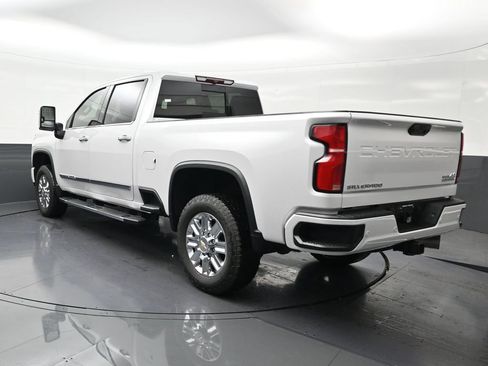 Used 2024 Chevrolet Silverado 2500 High Country AWD/4WD image 3