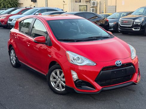Used 2017 Toyota Prius C One image 5