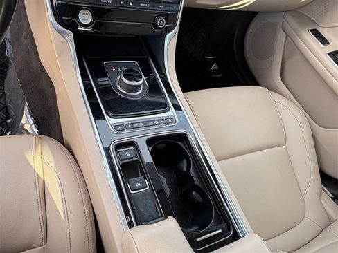 Used 2017 Jaguar XF Premium image 25