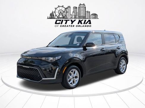 Certified 2025 Kia Soul LX w/ LX Technology Package FWD image 2