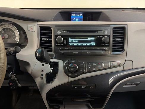 Used 2011 Toyota Sienna SE image 24