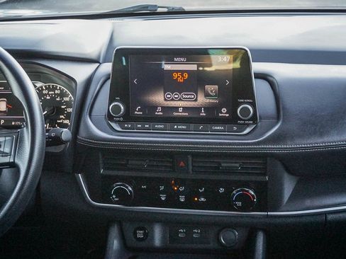 Used 2024 Nissan Rogue S image 16