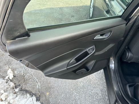 Used 2015 Ford Focus SE image 32