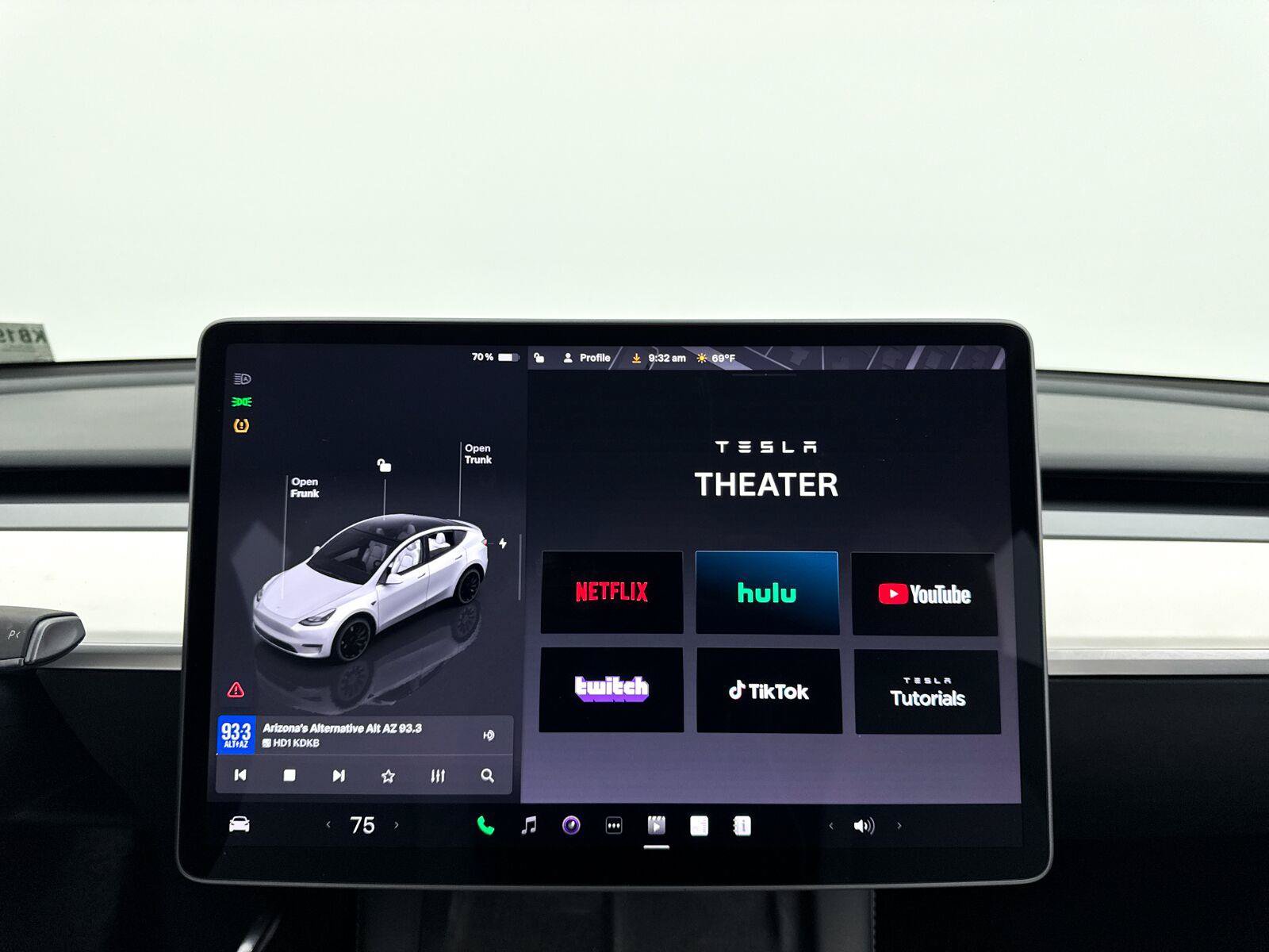 Used 2023 Tesla Model Y Performance AWD/4WD image 26