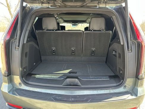 Used 2024 Cadillac Escalade Sport Platinum w/ LPO, ONYX Package image 27