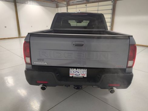 Used 2024 Honda Ridgeline Sport image 11
