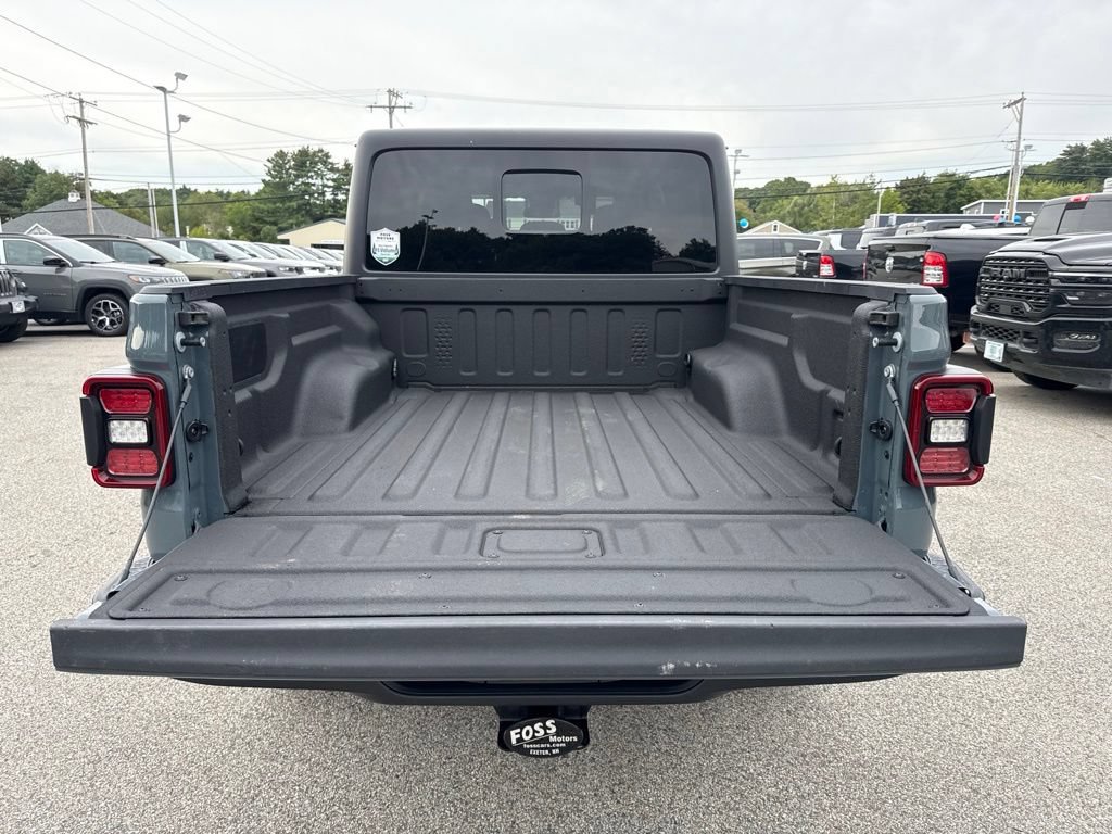 Certified 2025 Jeep Gladiator Sport AWD/4WD image 22