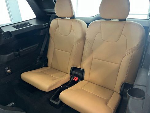 Used 2018 Volvo XC90 T6 Momentum w/ Momentum Plus Package AWD/4WD image 27
