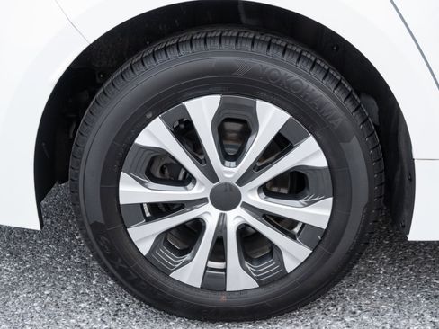 Used 2021 Toyota Corolla LE image 13