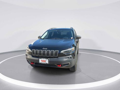 Used 2019 Jeep Cherokee Trailhawk AWD/4WD image 3