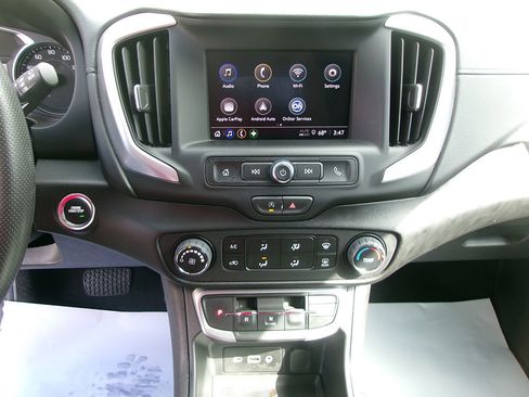 Used 2024 GMC Terrain SLE AWD/4WD image 16