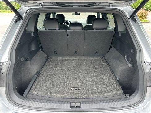 Used 2022 Volkswagen Tiguan SE R-Line image 29