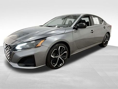 Used 2023 Nissan Altima 2.5 SR w/ SR Premium Package FWD image 6