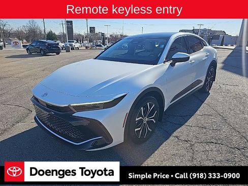 Used 2023 Toyota Crown Limited image 8