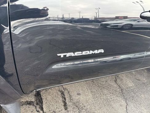 Used 2018 Toyota Tacoma SR5 image 15