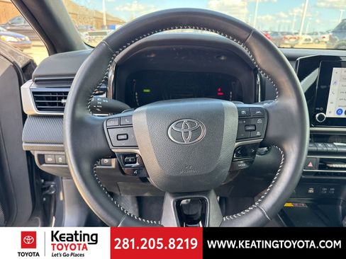 Used 2025 Toyota Camry SE image 17