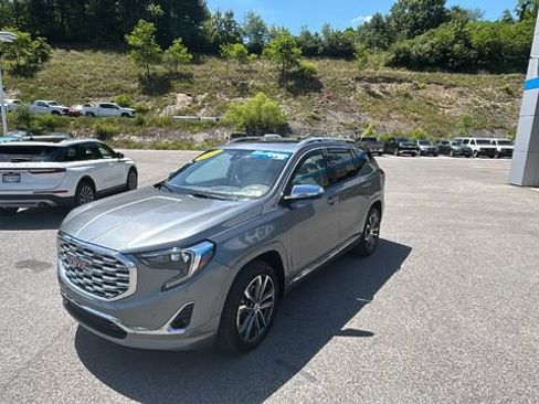 Used 2020 GMC Terrain Denali w/ Denali Premium Package AWD/4WD image 8