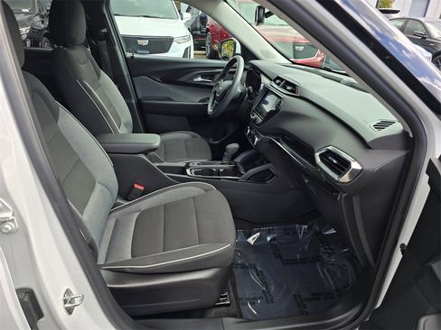 Used 2022 Chevrolet TrailBlazer LT w/ Convenience Package image 11