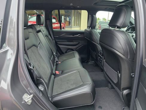 New 2025 Jeep Grand Cherokee Altitude image 25