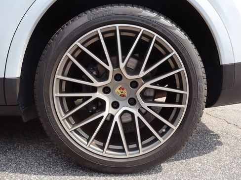 Used 2023 Porsche Cayenne AWD/4WD image 22
