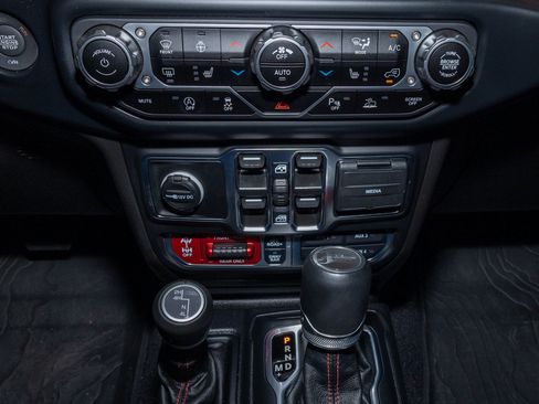Used 2023 Jeep Gladiator Rubicon w/ LED Lighting Group AWD/4WD image 18