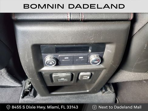 Used 2022 Chevrolet Traverse RS image 14