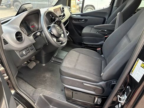 Used 2025 Mercedes-Benz Sprinter 2500 image 23
