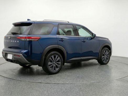 Used 2025 Nissan Pathfinder SV image 9