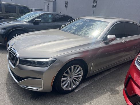 Used 2020 BMW 740i w/ Premium Package RWD image 2