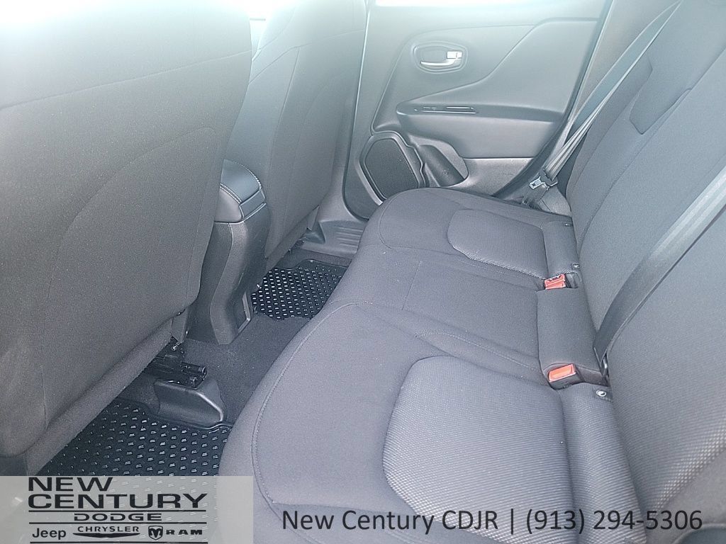 Used 2023 Jeep Renegade Latitude AWD/4WD image 10