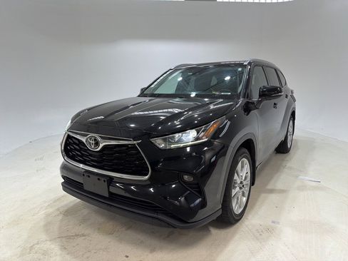 Used 2021 Toyota Highlander Limited image 2