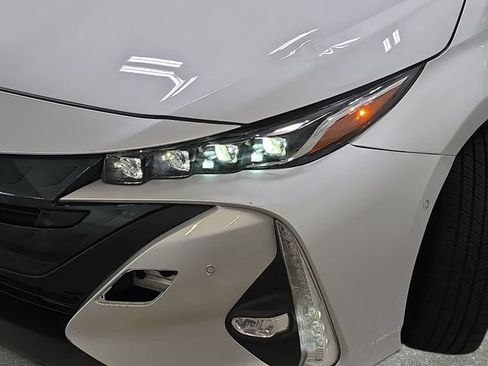 Used 2018 Toyota Prius Prime Advanced w/ Carpet Mat Package FWD image 30