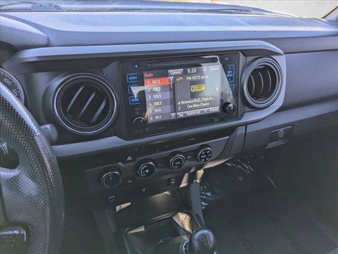 Used 2016 Toyota Tacoma TRD Off-Road image 12
