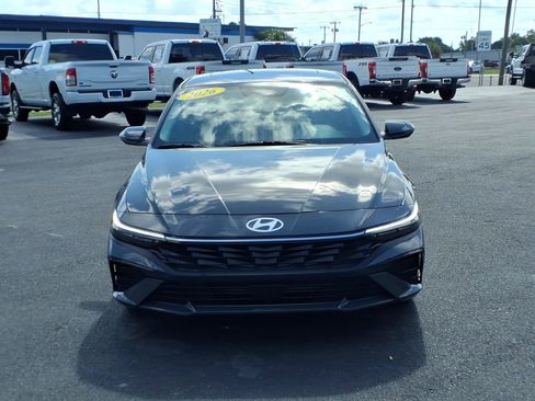 Used 2026 Hyundai Elantra Limited w/ Cargo Package FWD image 8
