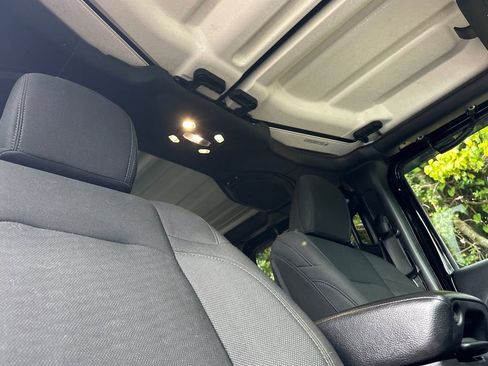 Used 2020 Jeep Gladiator Sport w/ Quick Order Package 24S image 12