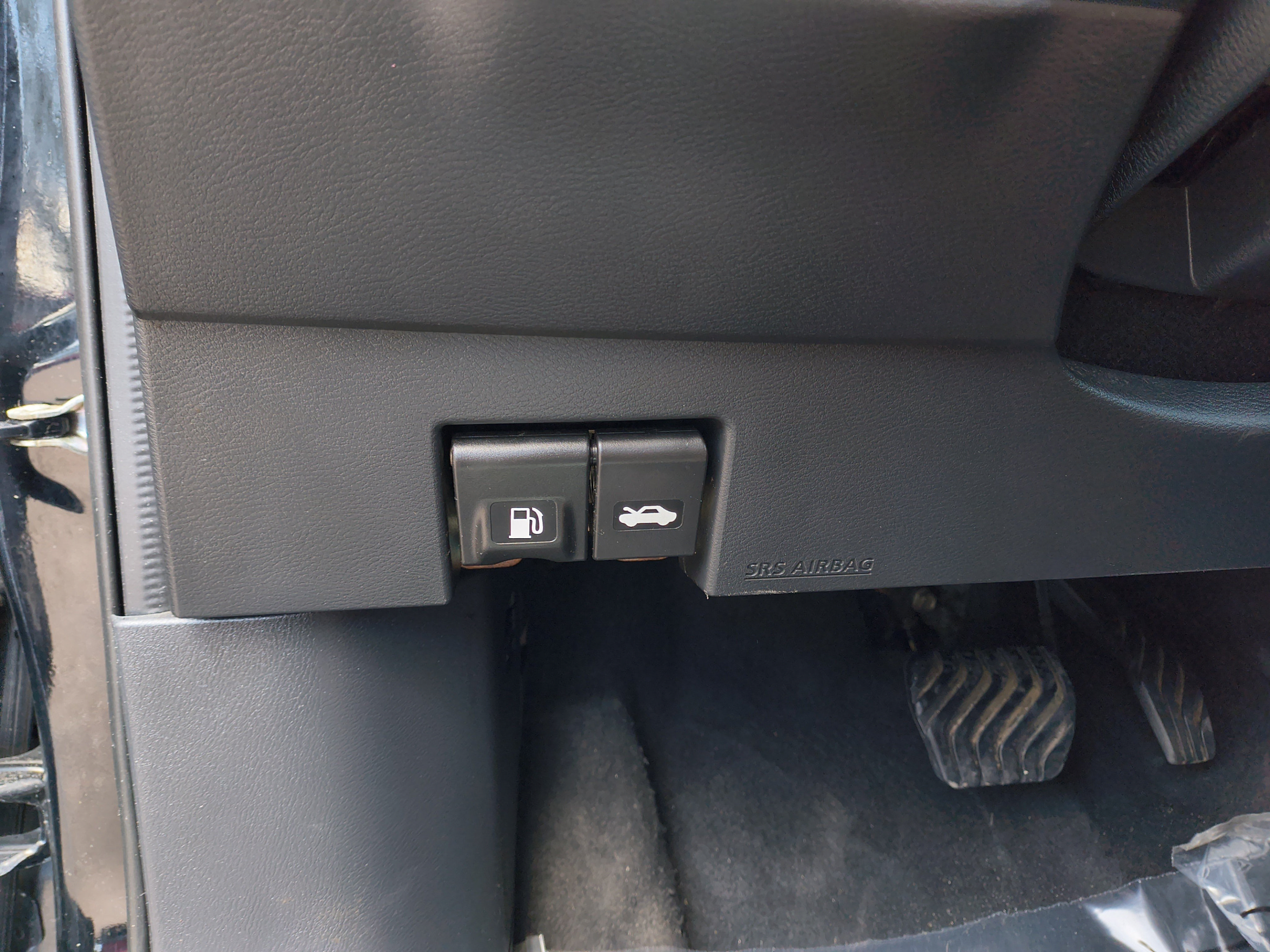 Used 2019 Nissan Kicks SV FWD image 28