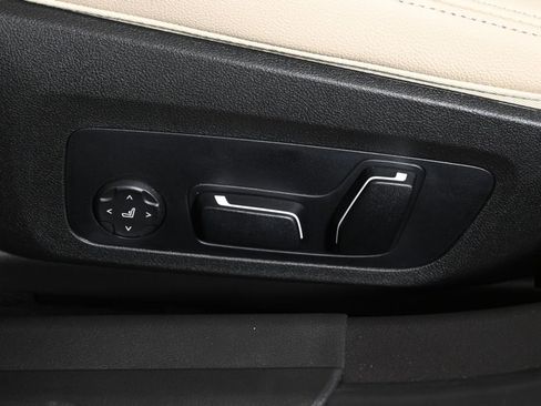 New 2026 BMW 330i xDrive Sedan w/ Convenience Package image 28