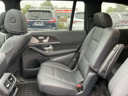 Used 2025 Mercedes-Benz GLS 580 4MATIC image 23